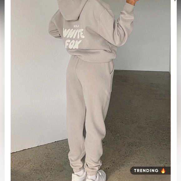 White Fox Boutique Pants - NWOT WHITE FOX JOGGERS WOMENS SIZE XXS
COLOR Moon